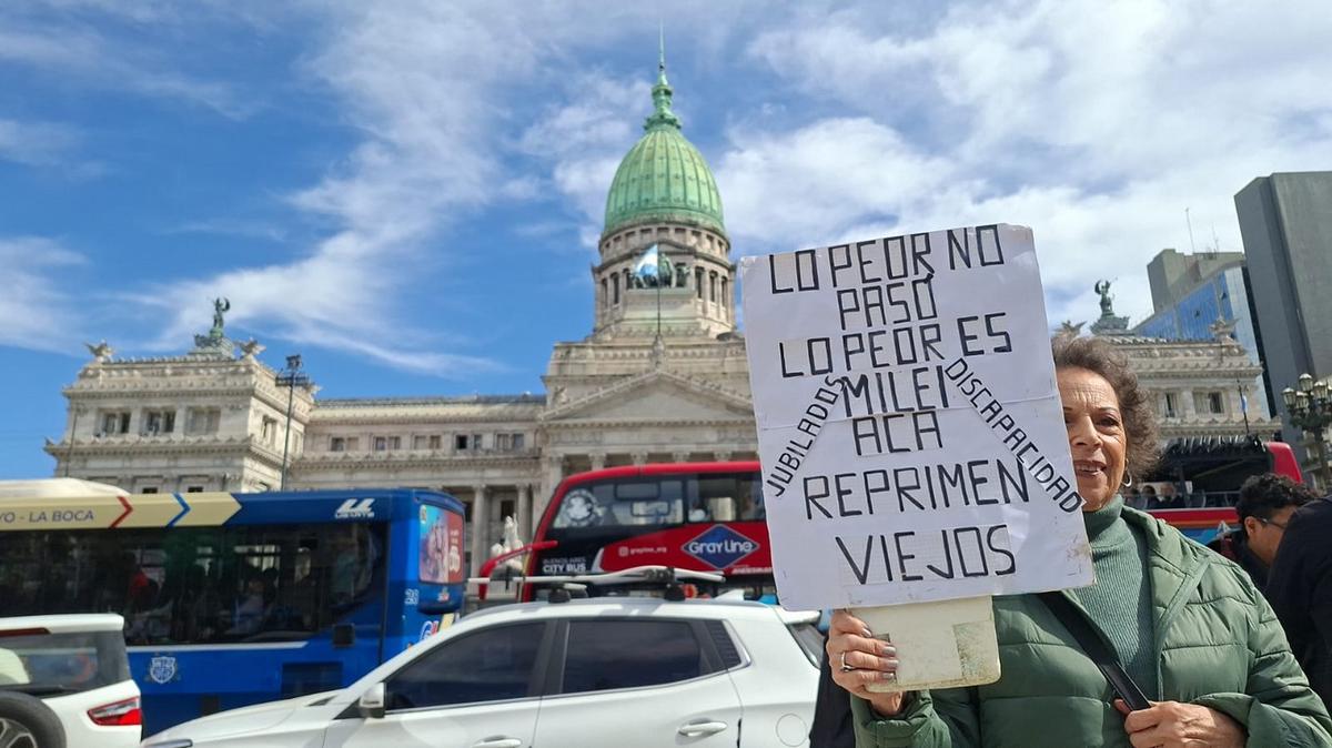 Manifestación de jubilados en el Congreso. (Foto: Mauricio Conti/Cadena 3)