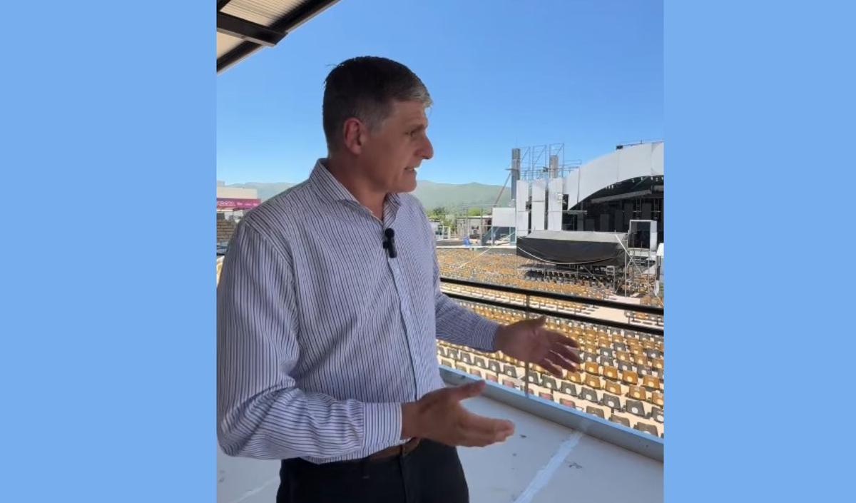 La terraza tiene capacidad para 200 personas sentadas.