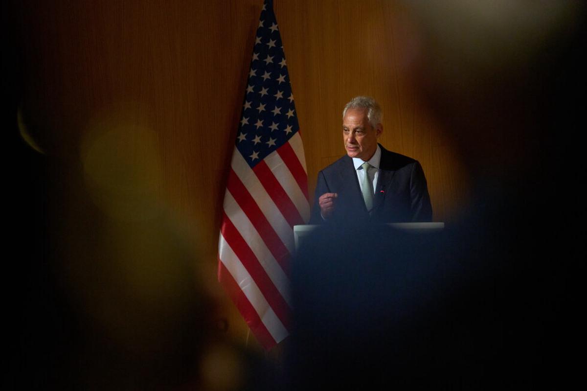 Rahm Emanuel advierte en Tel Aviv que Israel se ha convertido en un