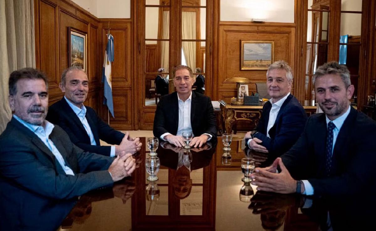 Santilli en una reunión con Cristian Ritondo, Fernando de Andreis, Martín Menem y