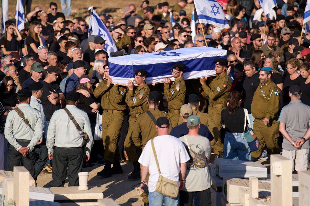 Fuerza aérea israelí ataca blancos de Hezbollah en Líbano; Netanyahu promete intensificar ataques