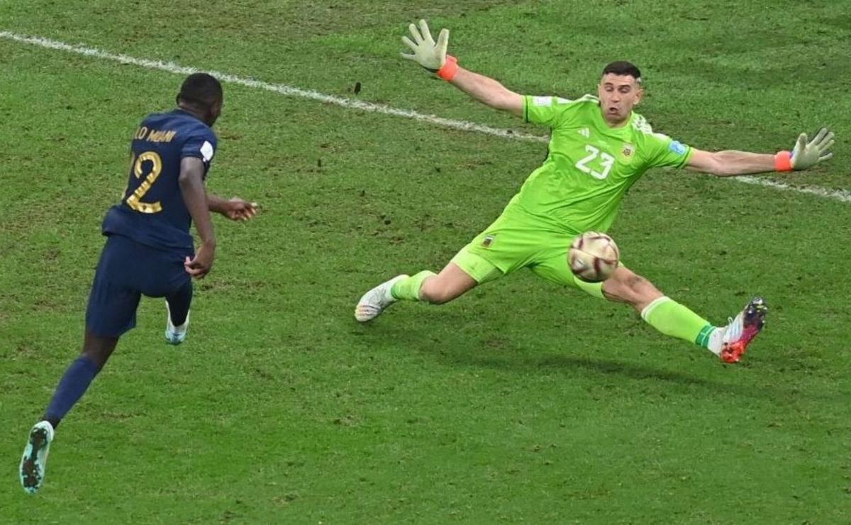 Dibu Martinez en la final del Mundial Qatar 2022.
