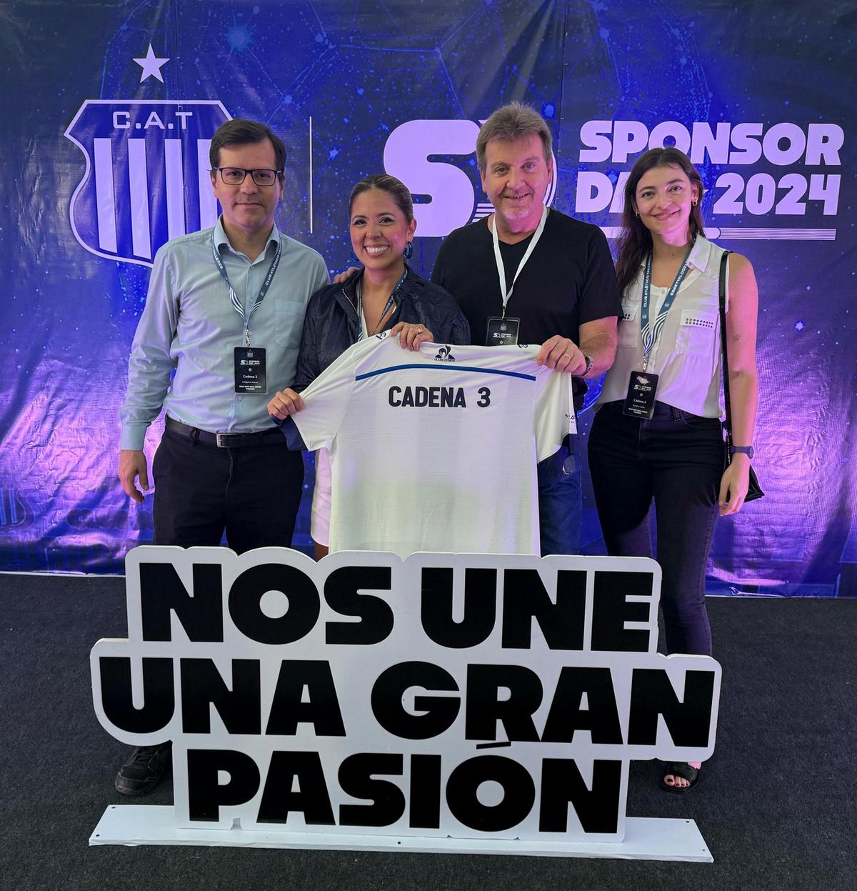 FOTO: Cadena 3, en el Sponsor Day en el predio albiazul.