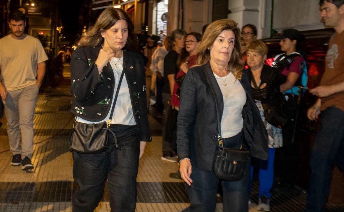 FOTO: Bárbara Lanata, una de las hijas del periodista, y su madre Andrea Rodríguez.