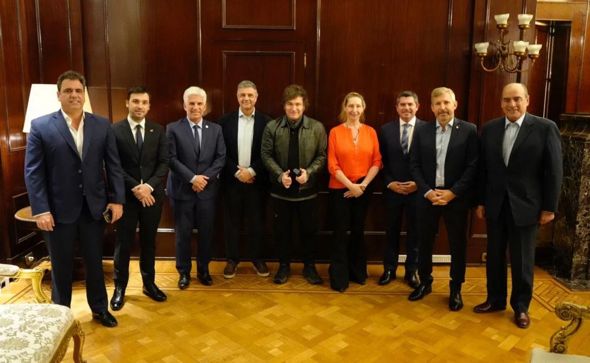 FOTO: El jefe de Estado, con los mandatarios provinciales del PRO y afines. 