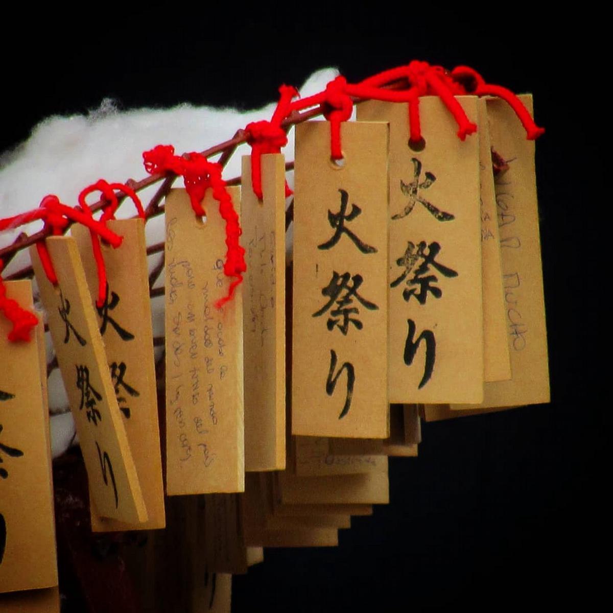 El festival del fuego en el jardín japonés