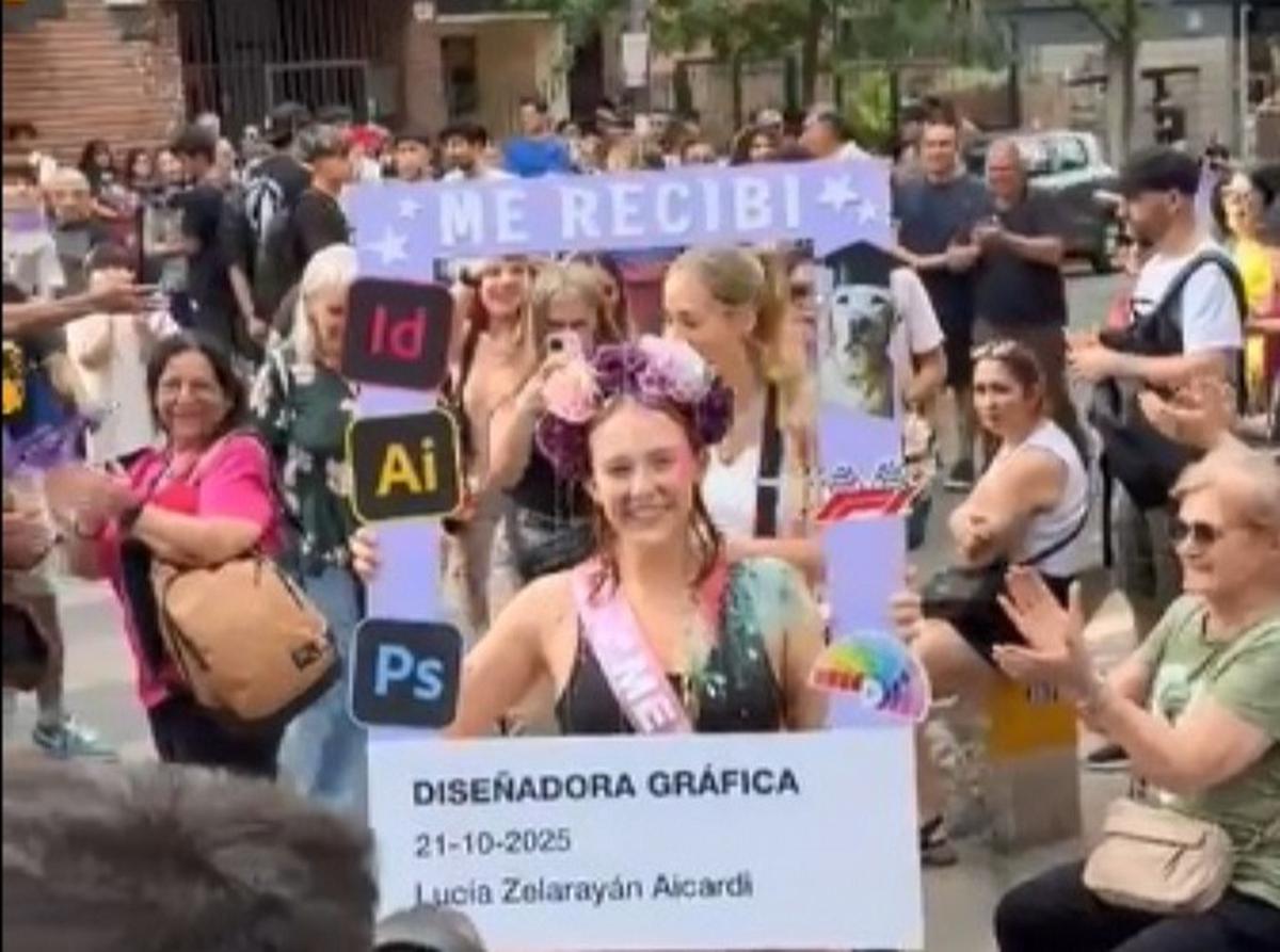 Lucía se recibió de diseñadora gráfica y festejó en el acto del presidente.