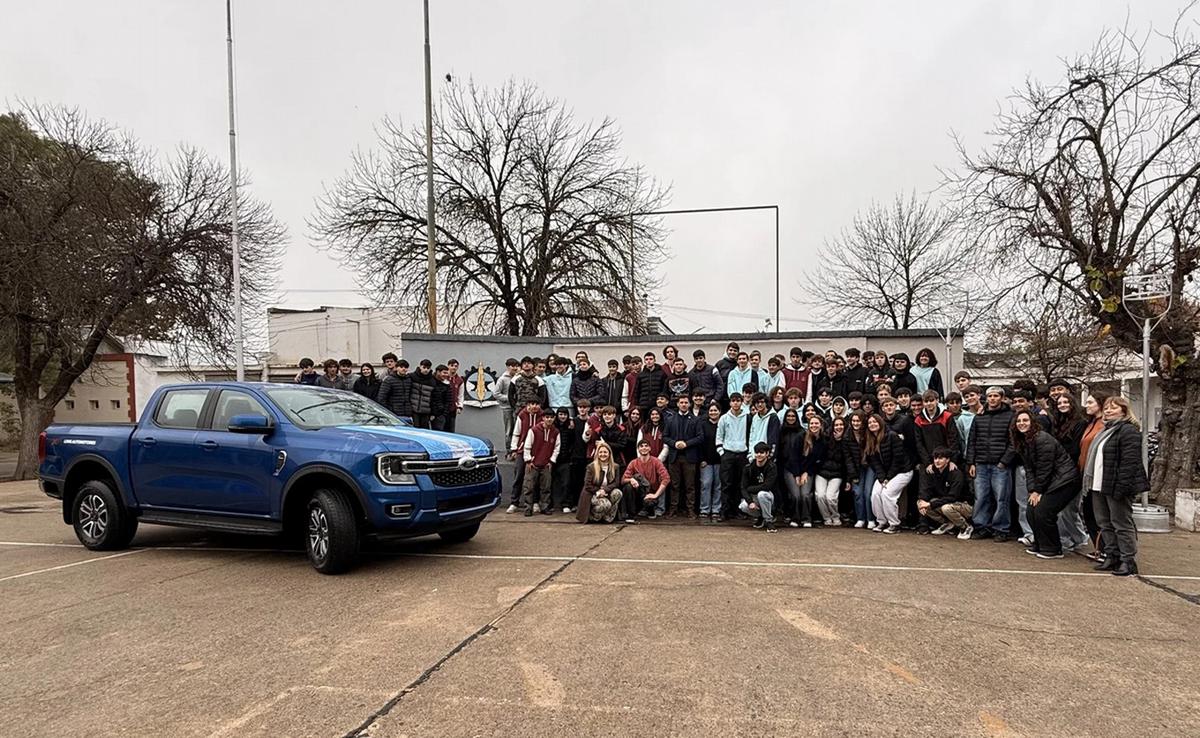 Nuevas Ford Ranger para Escuelas Técnicas de Santa Fe y Córdoba