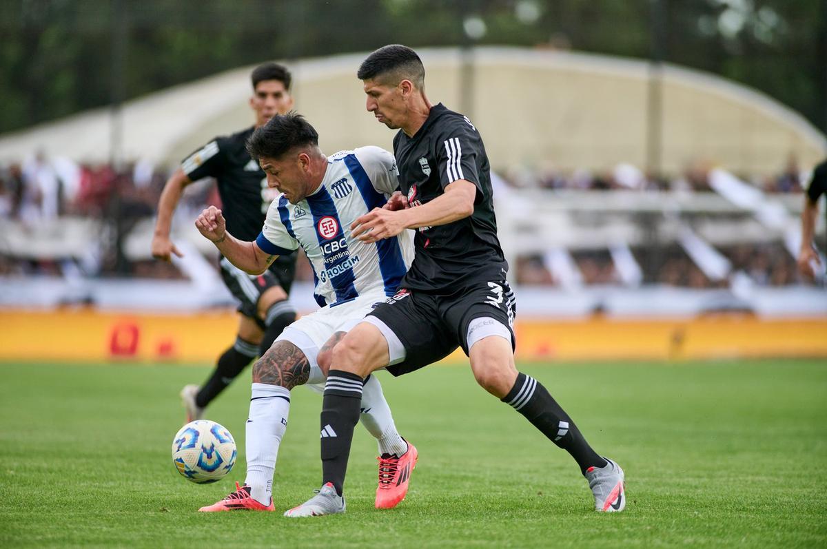 FOTO: Talleres visita a Riestra por la LPF