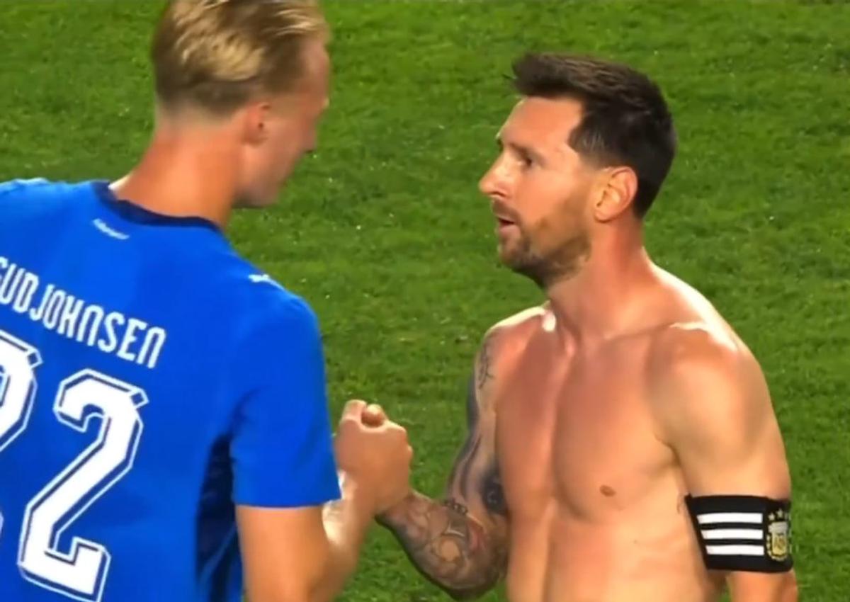 El emotivo abrazo entre Lionel Messi y Gudjohnsen.