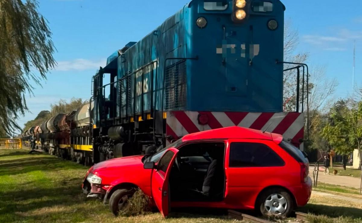 Una mujer se salvó de milagro tras ser embestida por un tren en Arroyito.