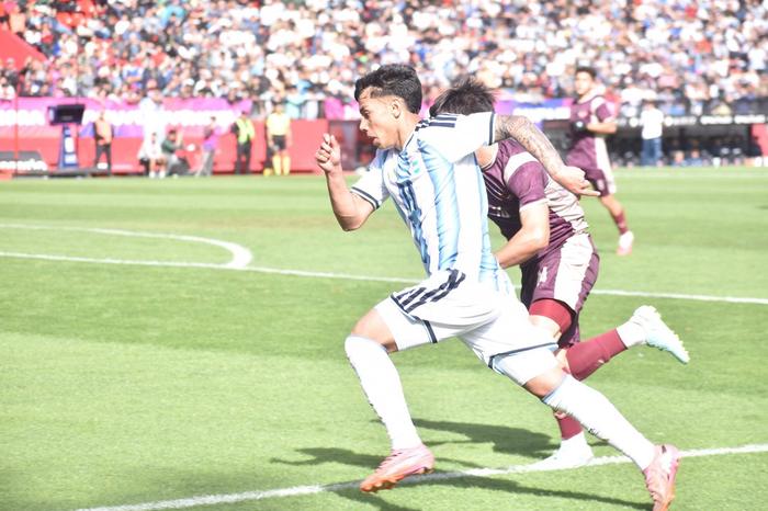 La Selección argentina empató agónicamente con Venezuela y avanzó a semifinales de los Suramericanos