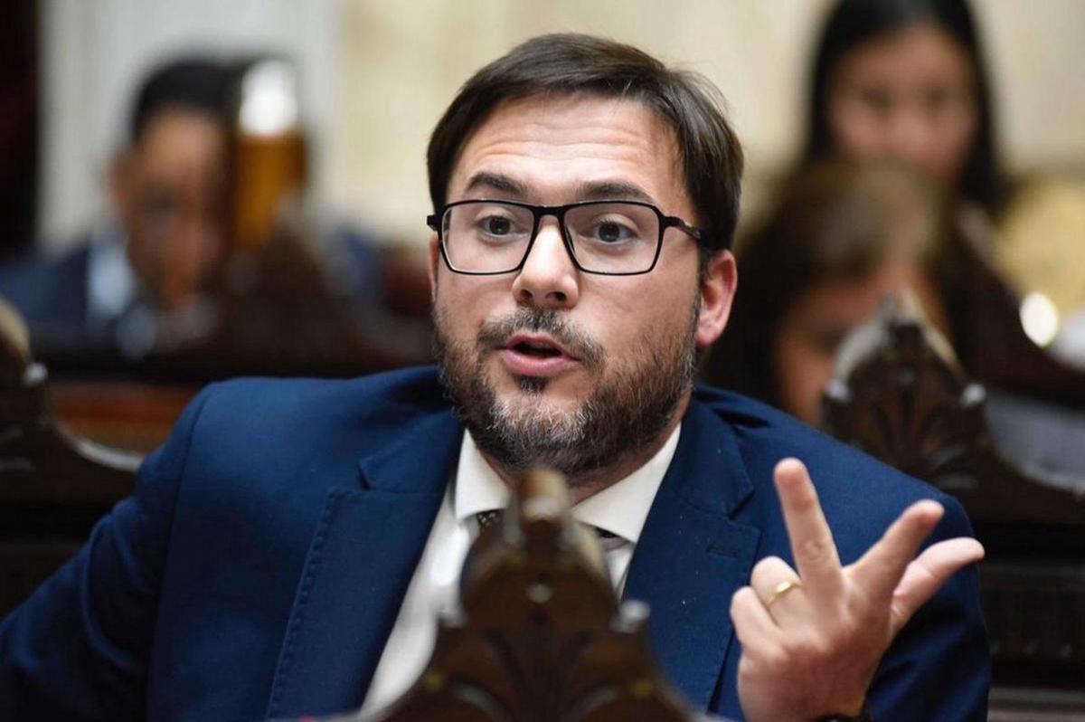 Legislador denuncia irregularidades en el listado de asesores en la legislatura de Córdoba