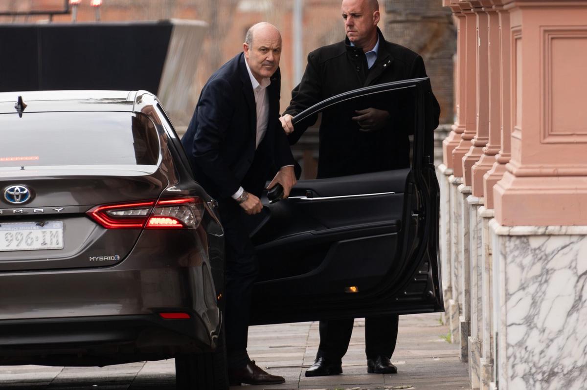 El ministro de Desregulación, Federico Sturzenegger, participa de la Mesa Política. (Foto: NA)