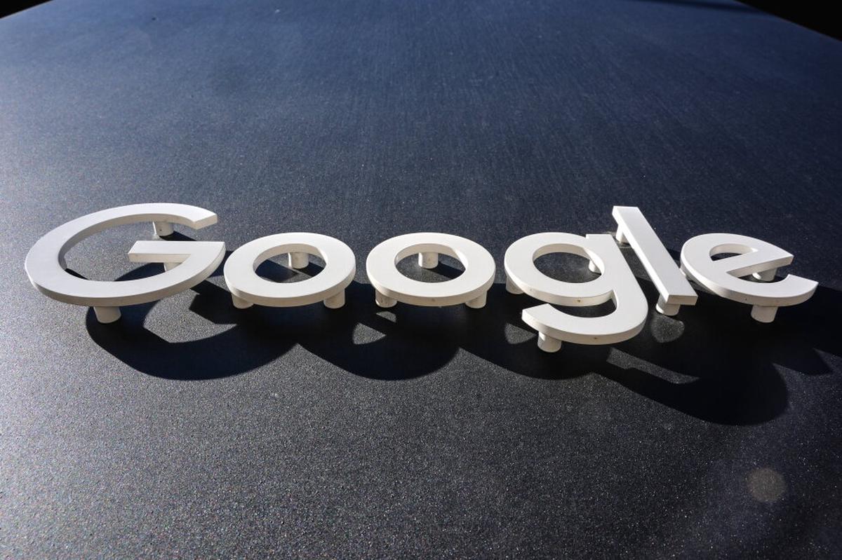 La UE obliga a Google a compartir datos de búsqueda y abrir Android a rivales