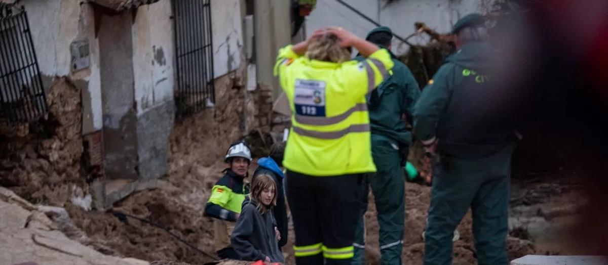 FOTO: Permanentes tareas de rescate en Valencia. (Red X)