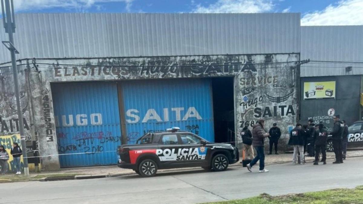 Tragedia en Rosario: operario fallece tras ser aplastado por un colectivo en un taller mecánico