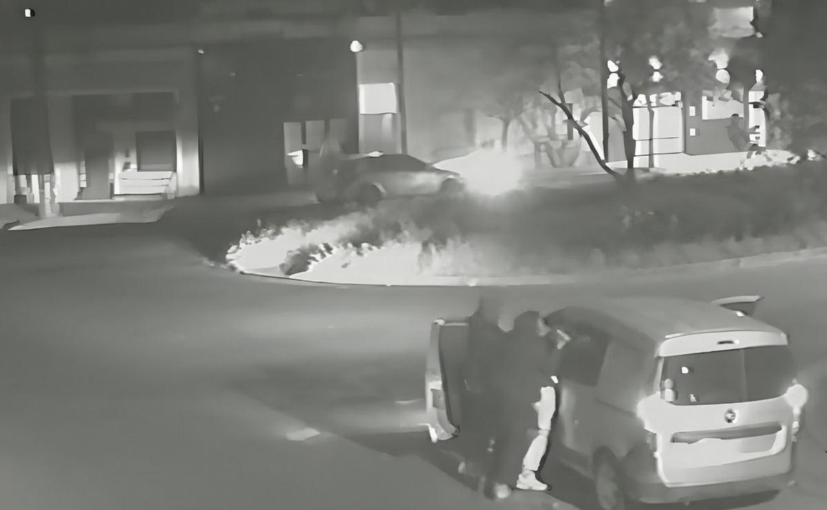 Captura de video: el momento del violento asalto al policía.