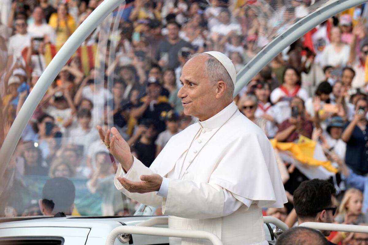 El papa aborda temas difíciles en su encuentro con jóvenes en Barcelona