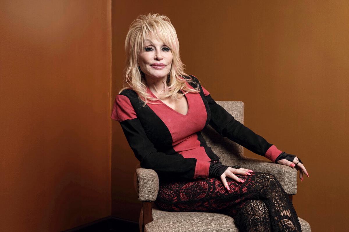 Muere Dolly Parton a los 80 años, estrella del country y actriz