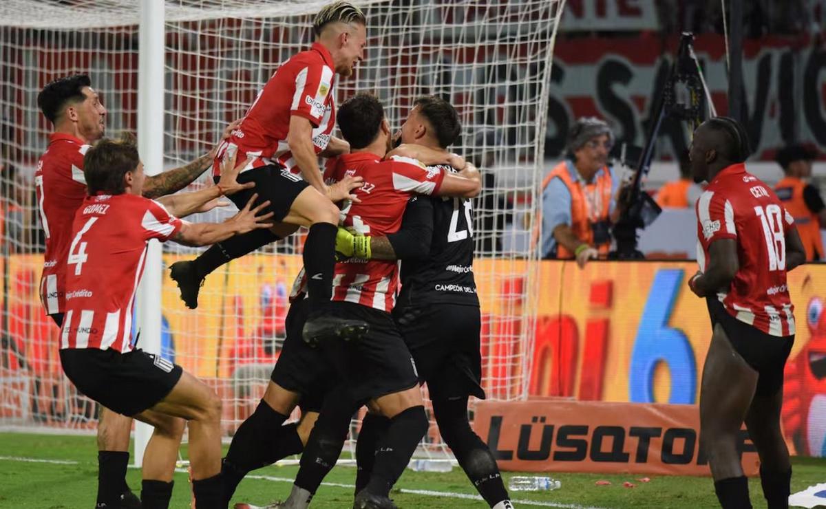 Estudiantes se consagró campeón del fútbol argentino.