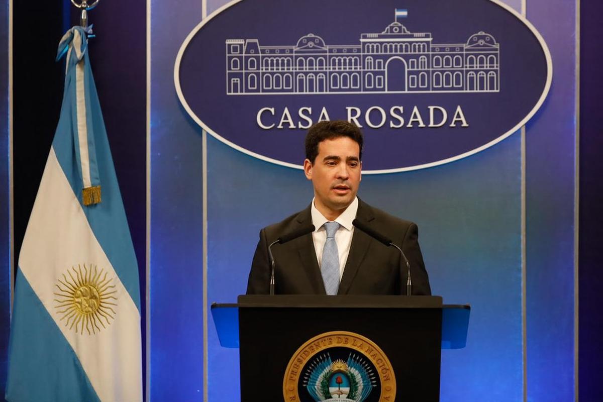Ravier anuncia fin del financiamiento de salud pública para extranjeros no residentes