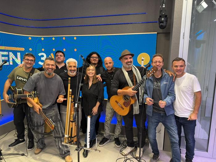 Los Tekis presentaron "Cordillera y Mar" y llenaron de carnaval el estudio de Cadena 3