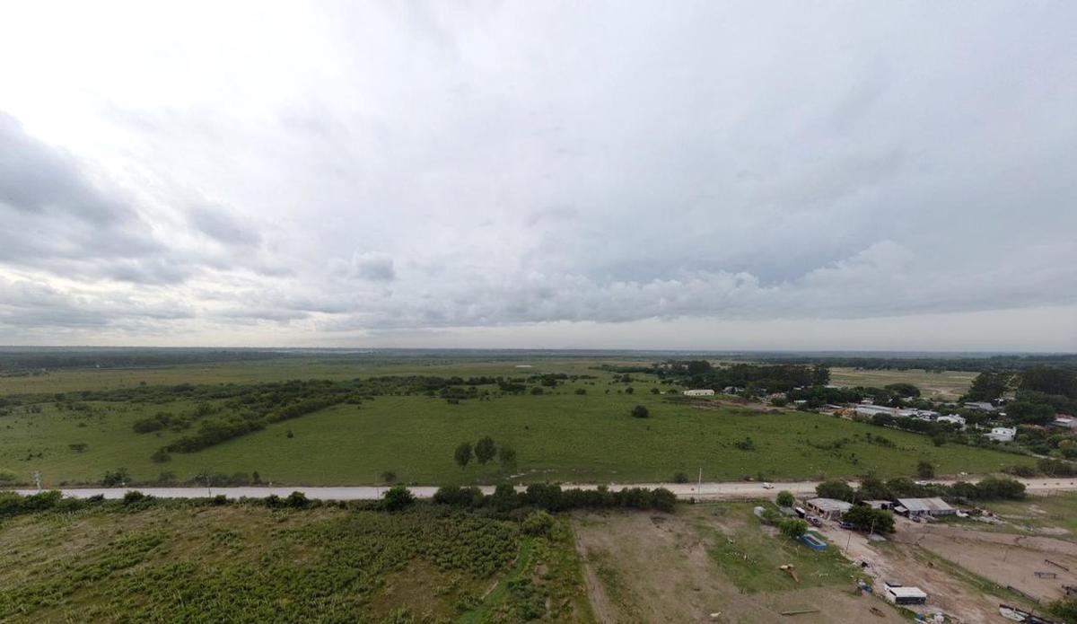 Los directivos del club después de firmar el convenio.