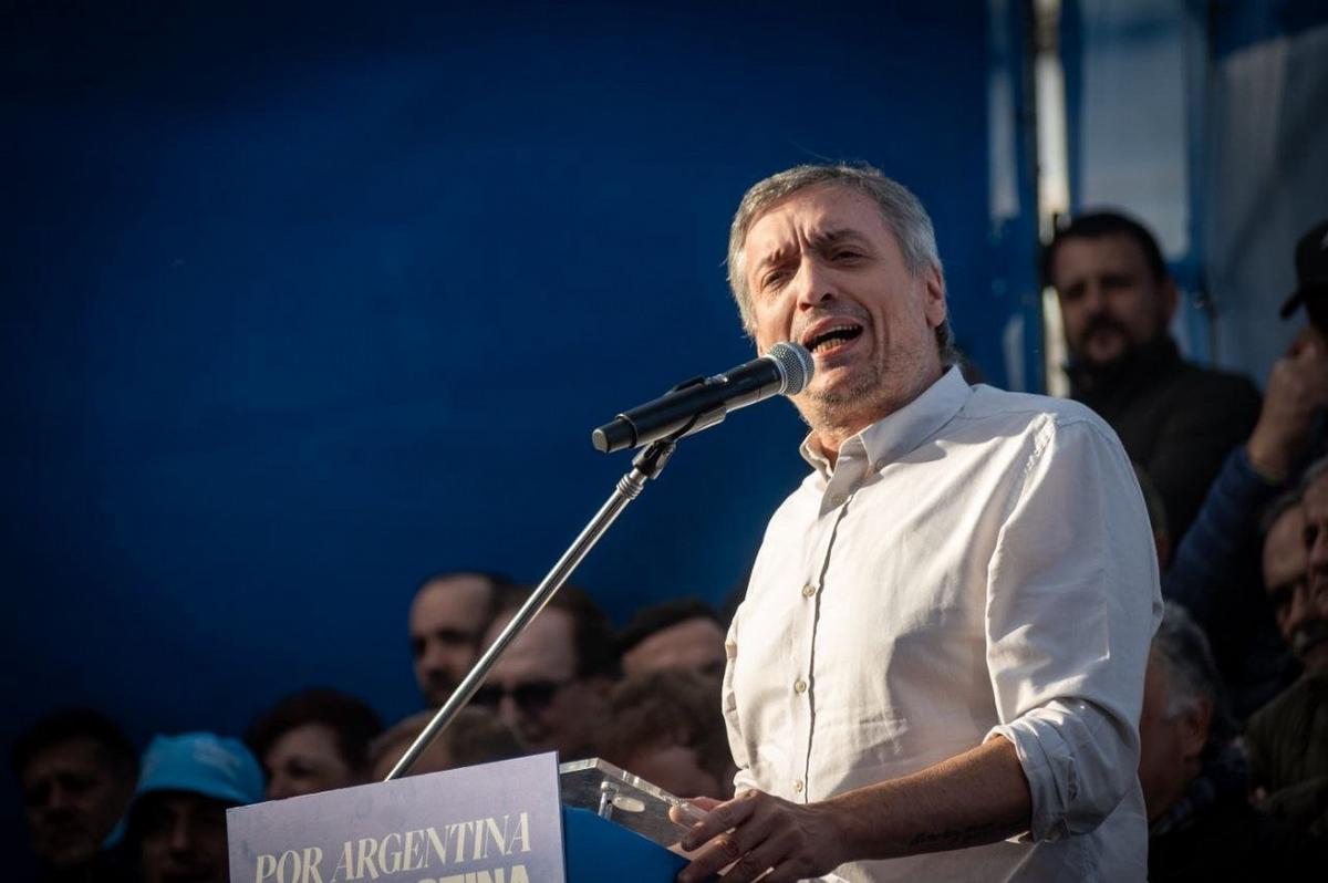 Máximo Kirchner encabezó un acto en Parque Lezama a un año de la detención de CFK.