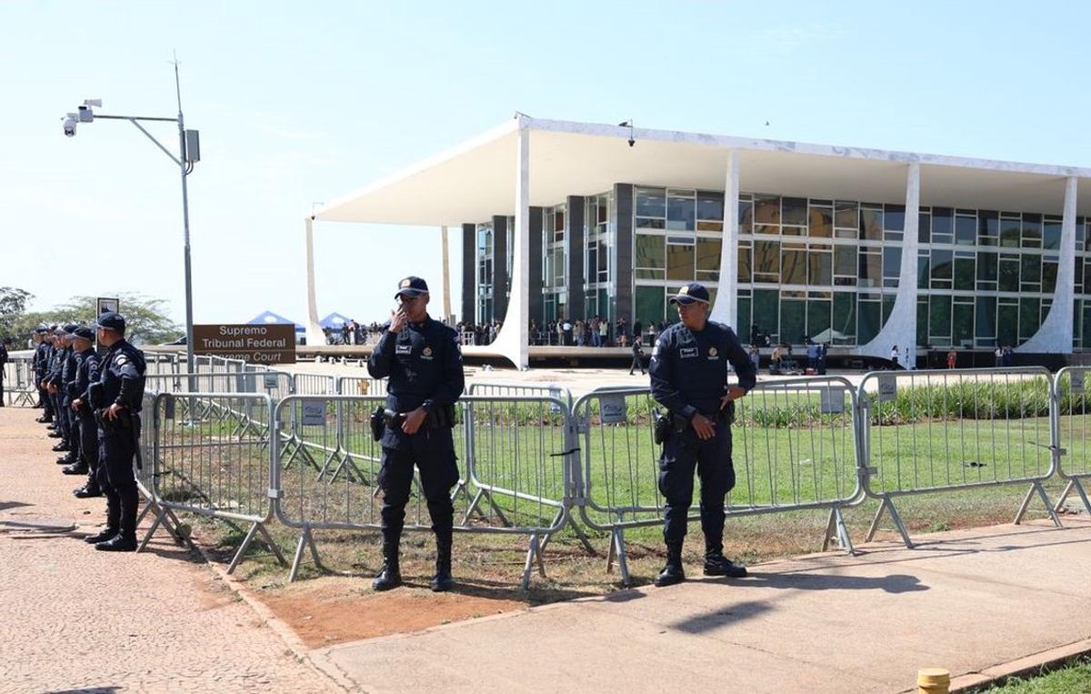 Sede del Supremo Tribunal Federal de Brasil, con custodia especial durante la sesión.