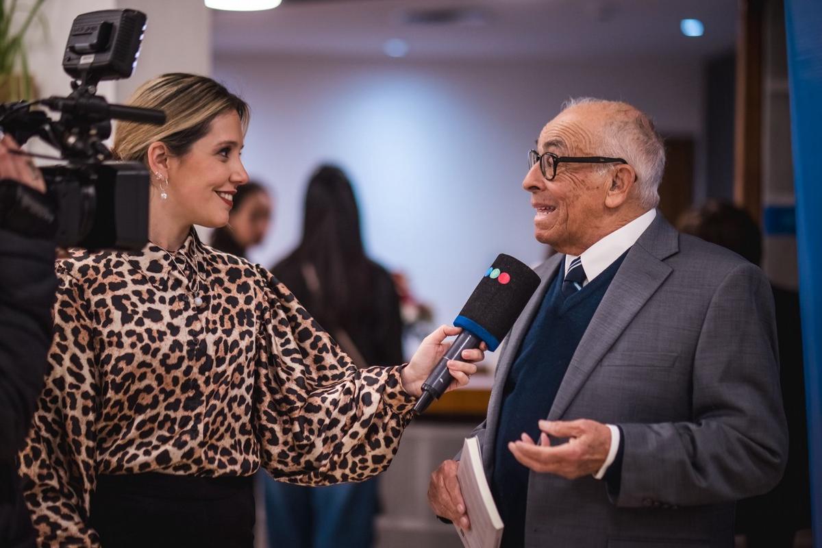 Oulton presentó el libro “La imagen y la vida”