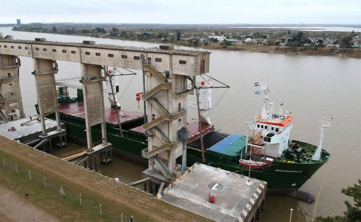 Archivo.- Contenedores en el Puerto de Santa Fe.