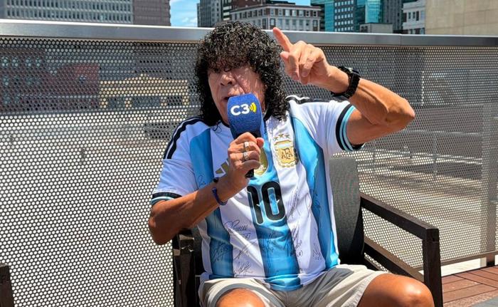 La Mona no llegó al Madison, pero encontró su revancha con Messi