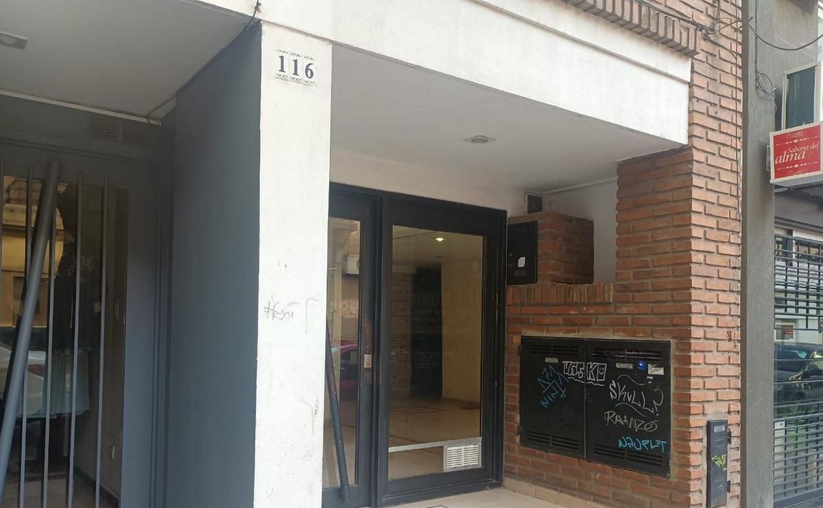 Escruche en dos departamentos de Dorrego al 100.
