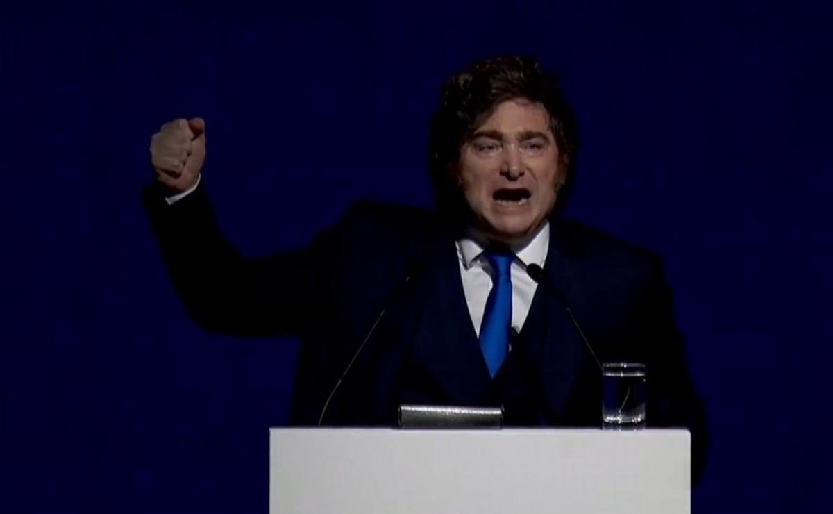 Javier Milei durante su discurso en el AmCham Summit 2026.