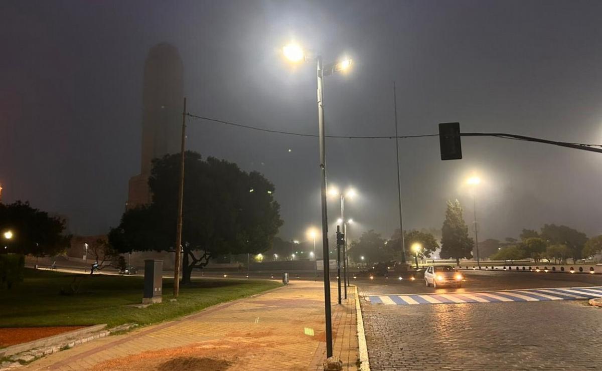 Niebla en el Monumento a la Bandera.