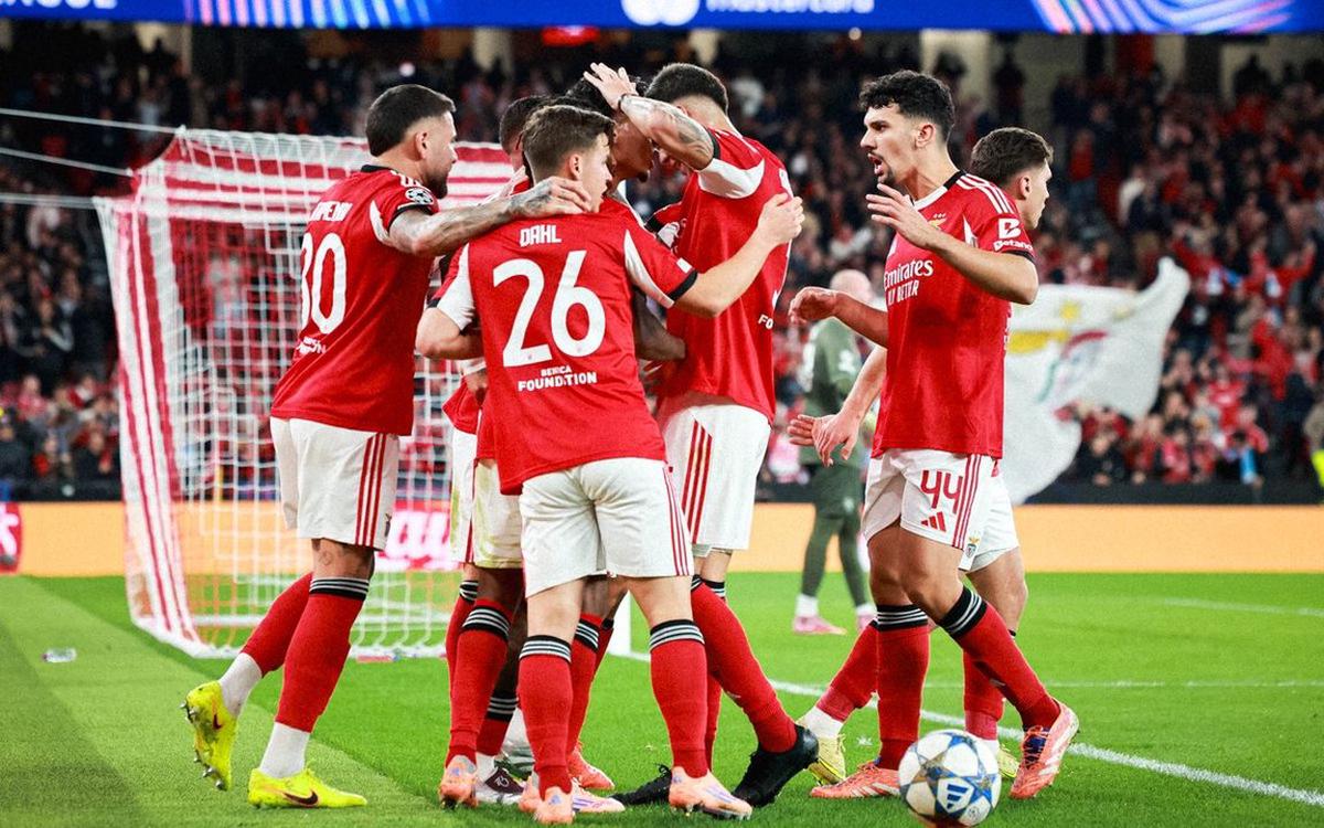 Judaores del Benfica celebrando un gol ante Napoli. Foto NA: @SLBenfica