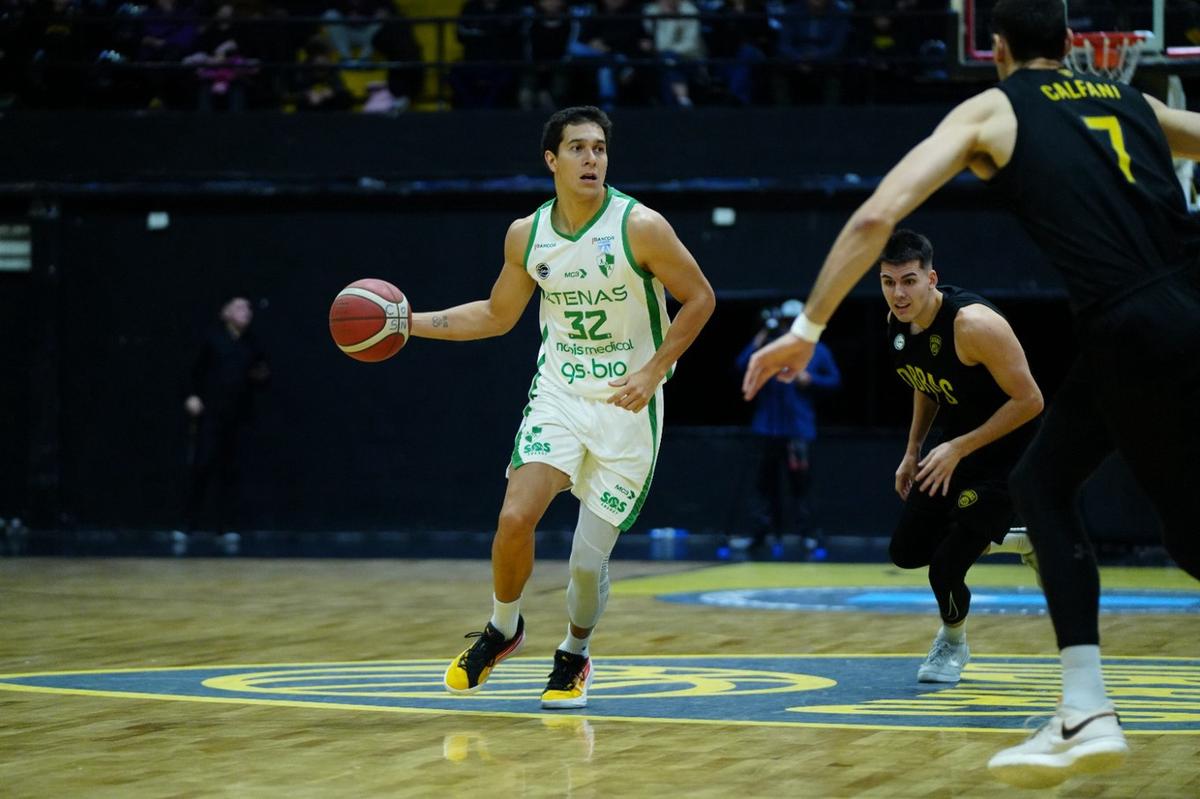 FOTO: Atenas no pudo con Obras en el primer juego. (Foto: Prensa Obras)
