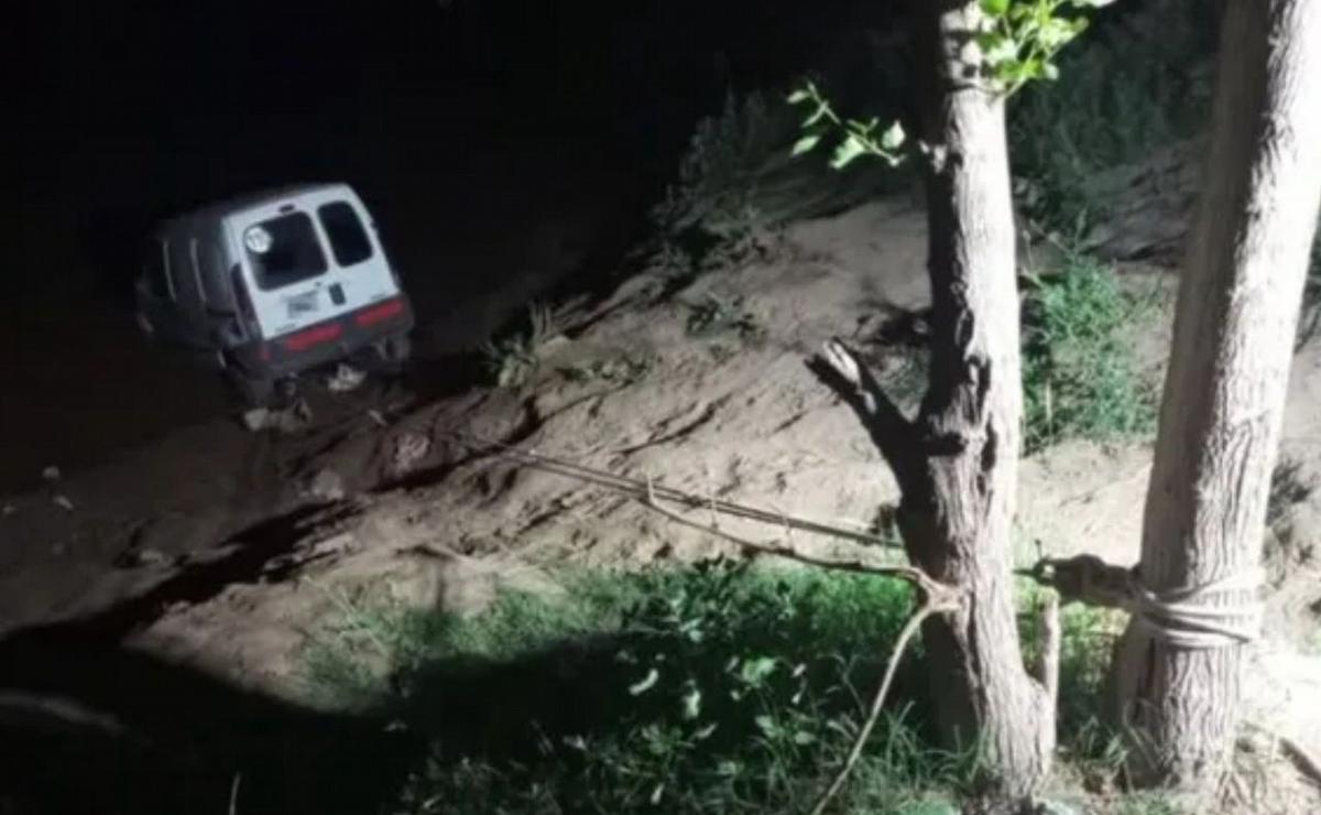 FOTO: El auto que atropelló al niño tras desbarrancar en el río Carcarañá.