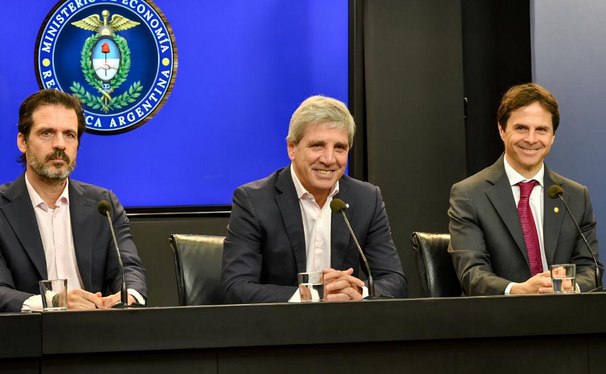 Luis Caputo anunció el Programa de Licitación de Plazos Fijos con Destino a Crédito Hipotecarios