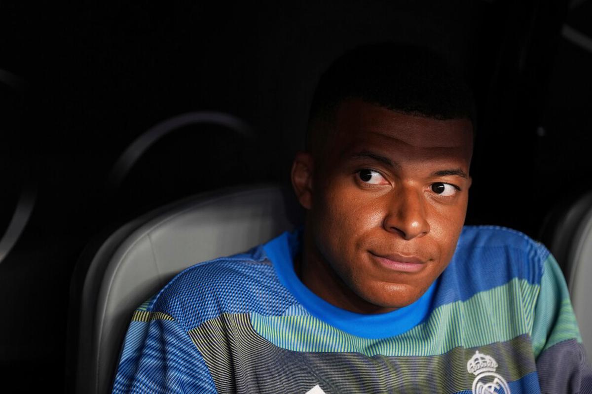 Mbappé niega que el Real Madrid examinara la rodilla equivocada tras su lesión