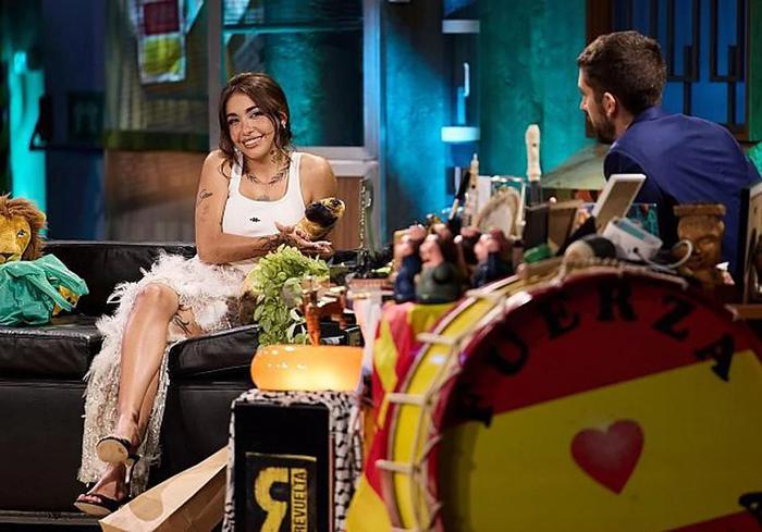 María Becerra revela detalles de su vida íntima con J. Rei en La Revuelta