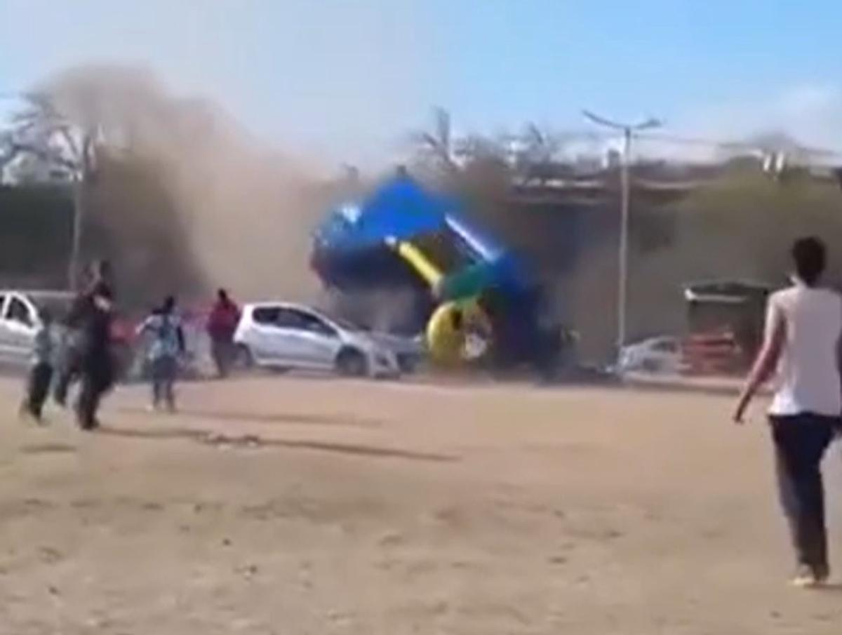 Un inflable se descontroló en Cruz del Eje y dejó a dos niños heridos durante el Día del Niño