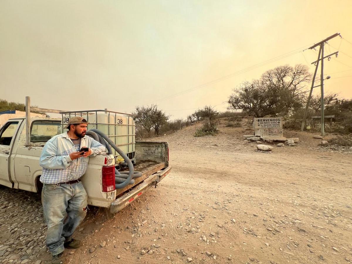 FOTO: El incendio en Capilla del Monte se acerca a San Marcos. (Daniel Cáceres/C3)