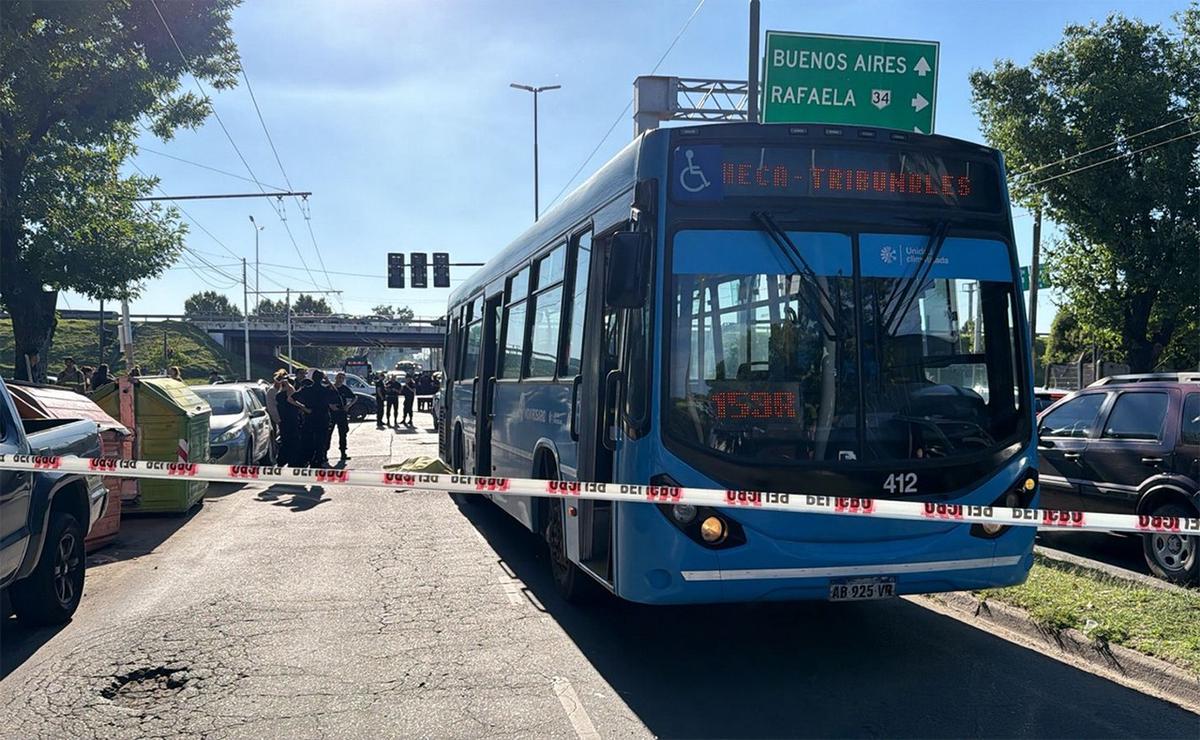 Rosario: murió ciclista tras secuencia fatal y golpe de colectivo en Circunvalación.
