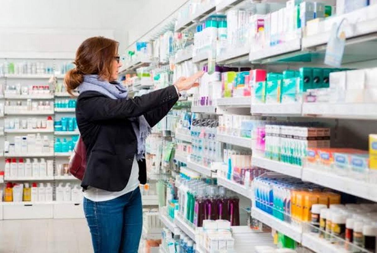 Medicamentos en las góndolas.