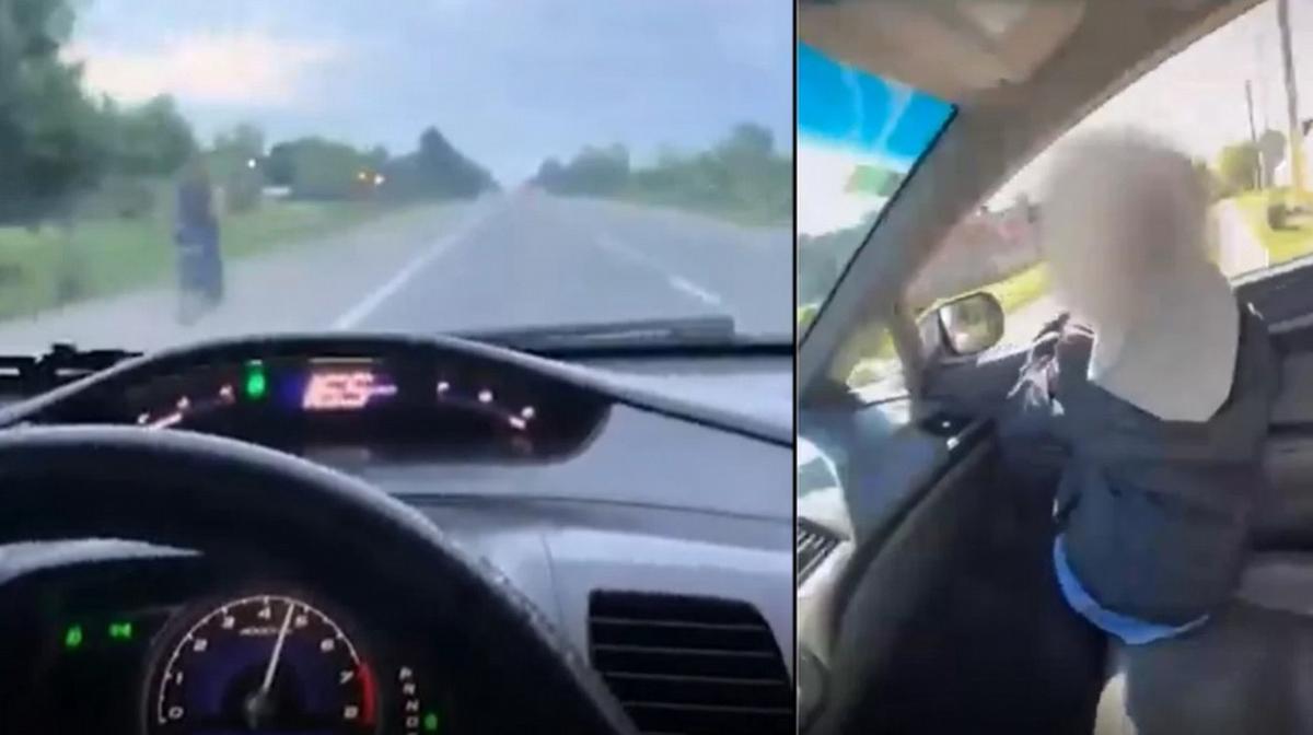 El hombre manejaba con total imprudencia y exponía a su pequeño hijo (captura).