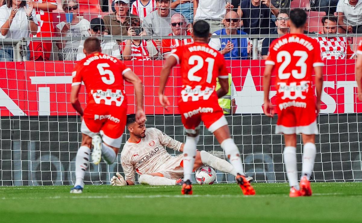 FOTO: Paulo Gazzaniga atajó tres penales. (Foto:@GironaFC)