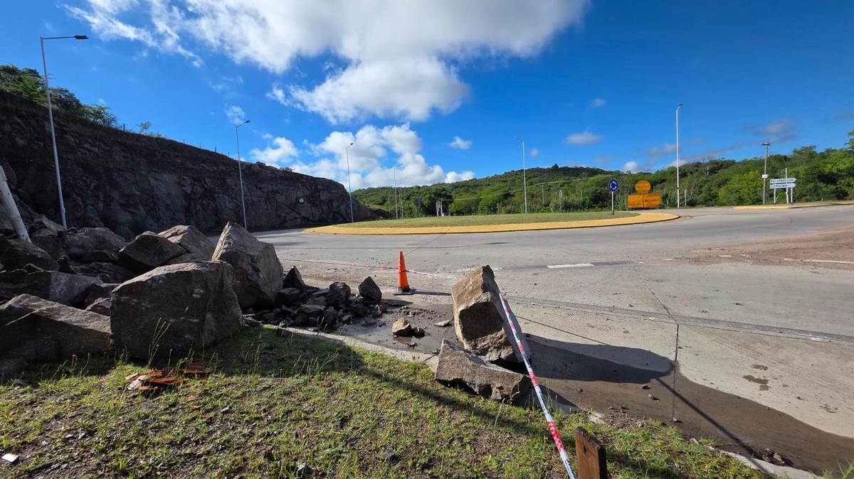 Desmoronamiento en el acceso al mirador de Ascochinga.