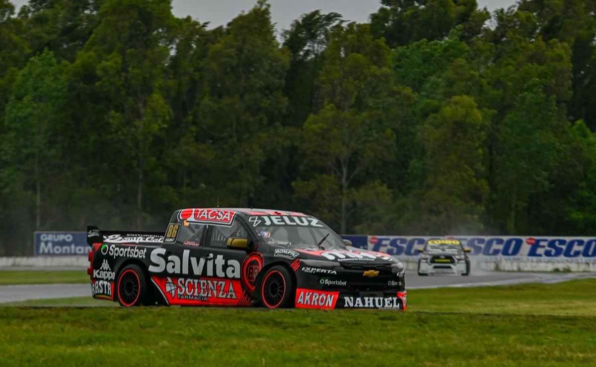 Canapino y la S10 en la pista mojada y difícil de hoy en el Mouras